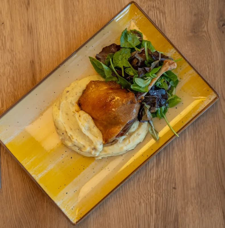 Pulpa de Rata Confiata si Piure de Cartofi cu Trufe / Duck Leg Confit with truffle Mashed Potatoes