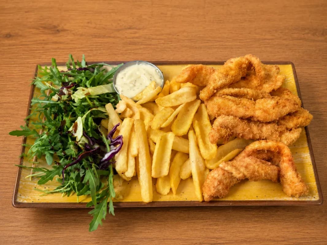 Stripsuri de Pui cu Cartofi Prajiti / Chicken strips with French Fries