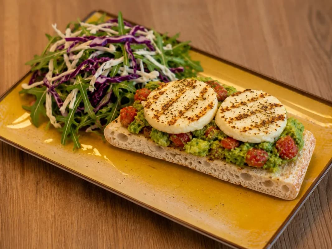 Halloumi Toast cu Guacamole / Halloumi Toast with Guacamole