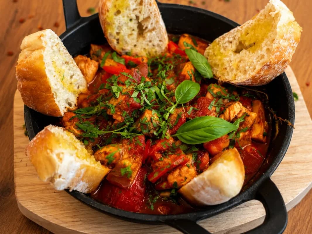 Tigaie Picanta Pui / Spicy Chicken Stir-Fry