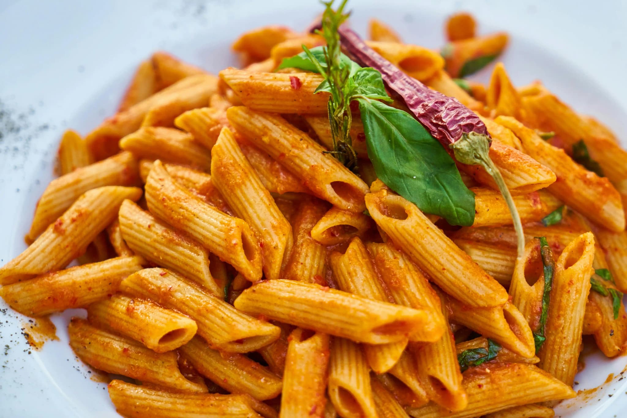 Penne cu sos de roșii și usturoi - Rețetă rapidă