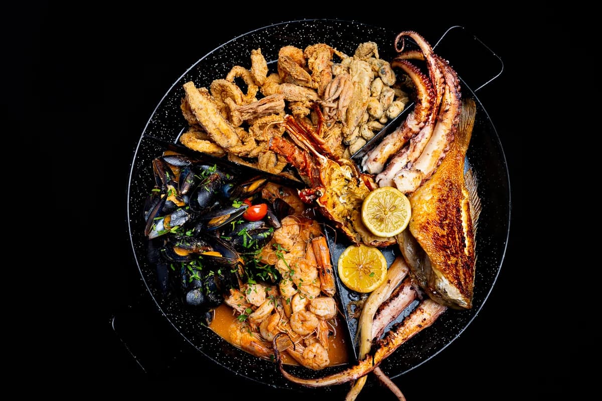 Platou Paul's Seafood (4-6 persoane) + 1 sticlă Aerosoli Alb/Rose