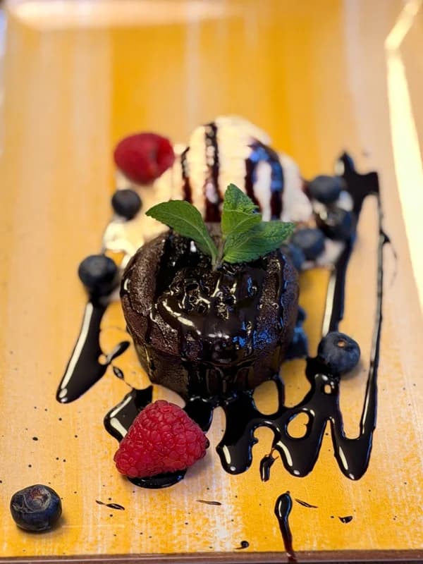Lava Cake cu Inghetata de Vanilie / Chocolate Lava Cake with Vanilla Ice Cream