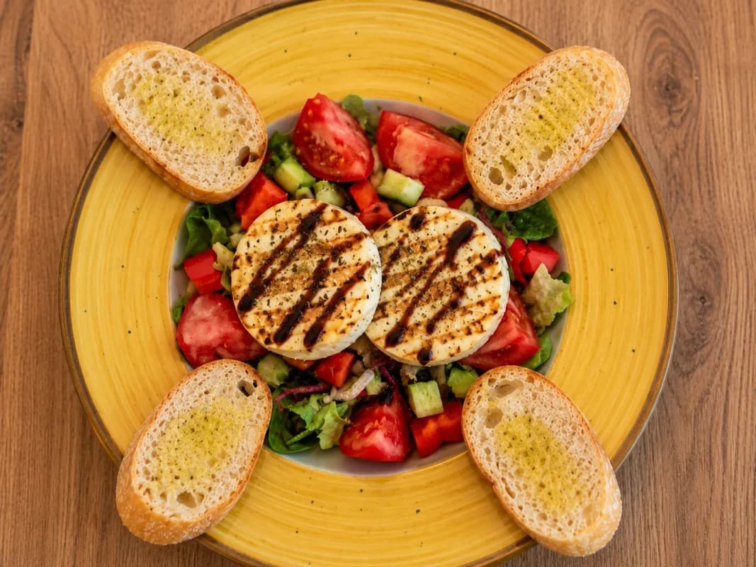 Salata Cu Halloumi / Halloumi Salad